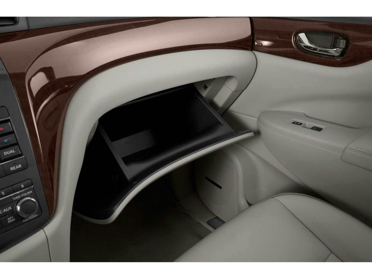 2015 Nissan Quest Platinum