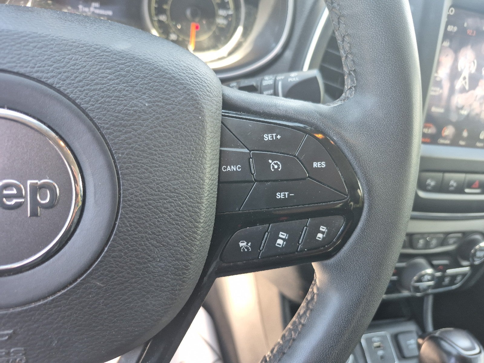 2023 Jeep Cherokee Altitude Lux