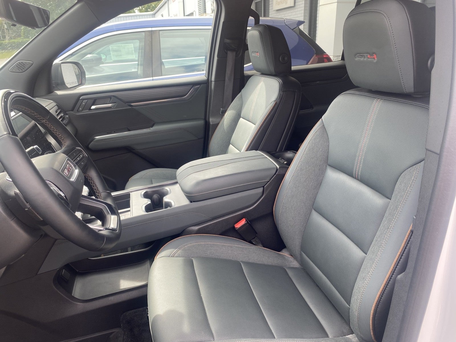 2025 GMC Acadia AWD AT4