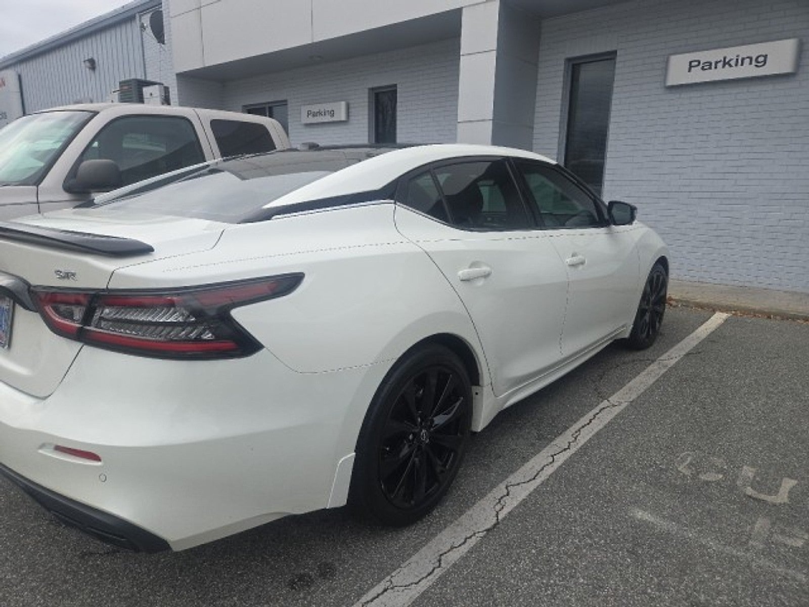 2023 Nissan Maxima SR