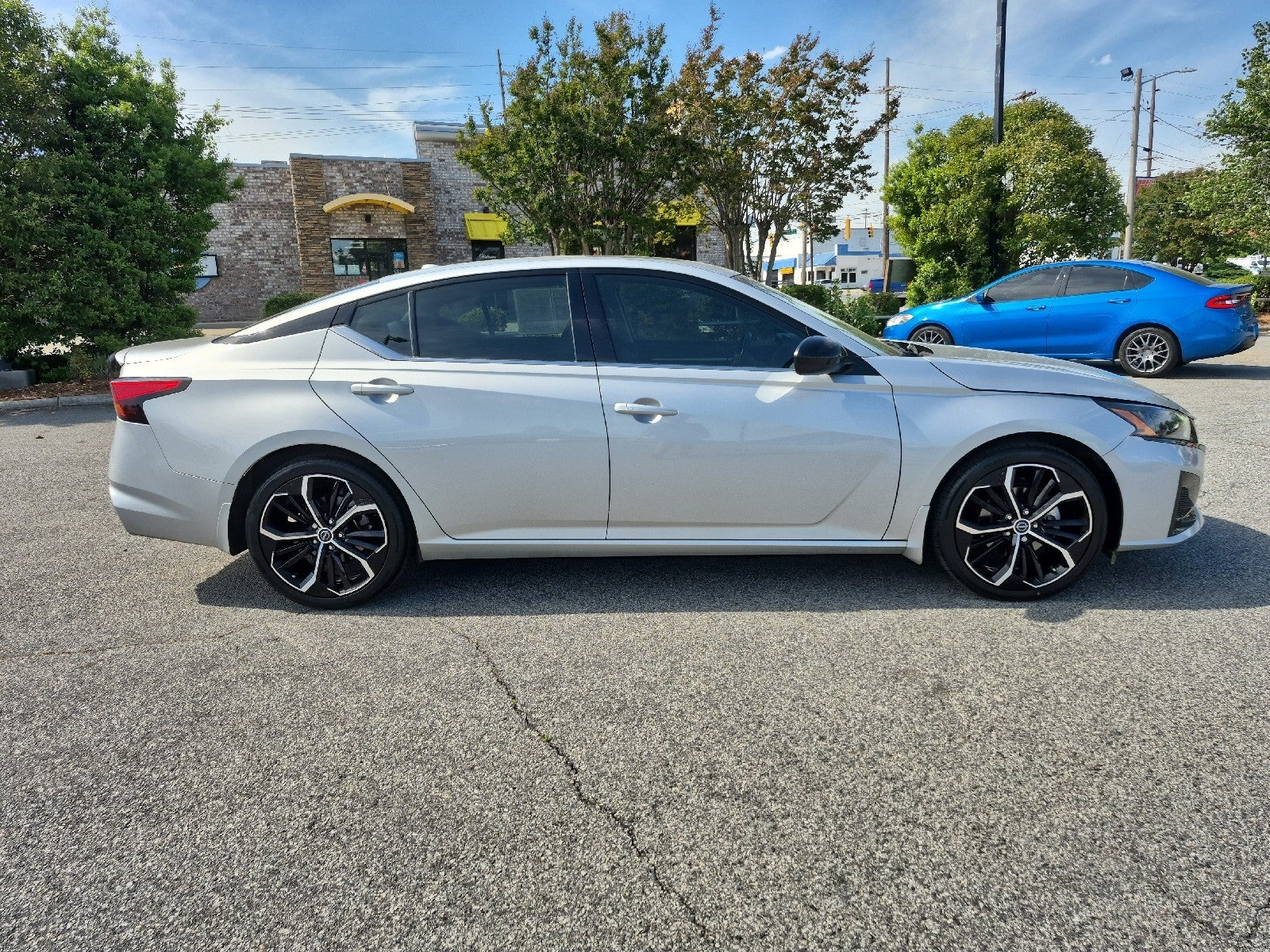2023 Nissan Altima SR