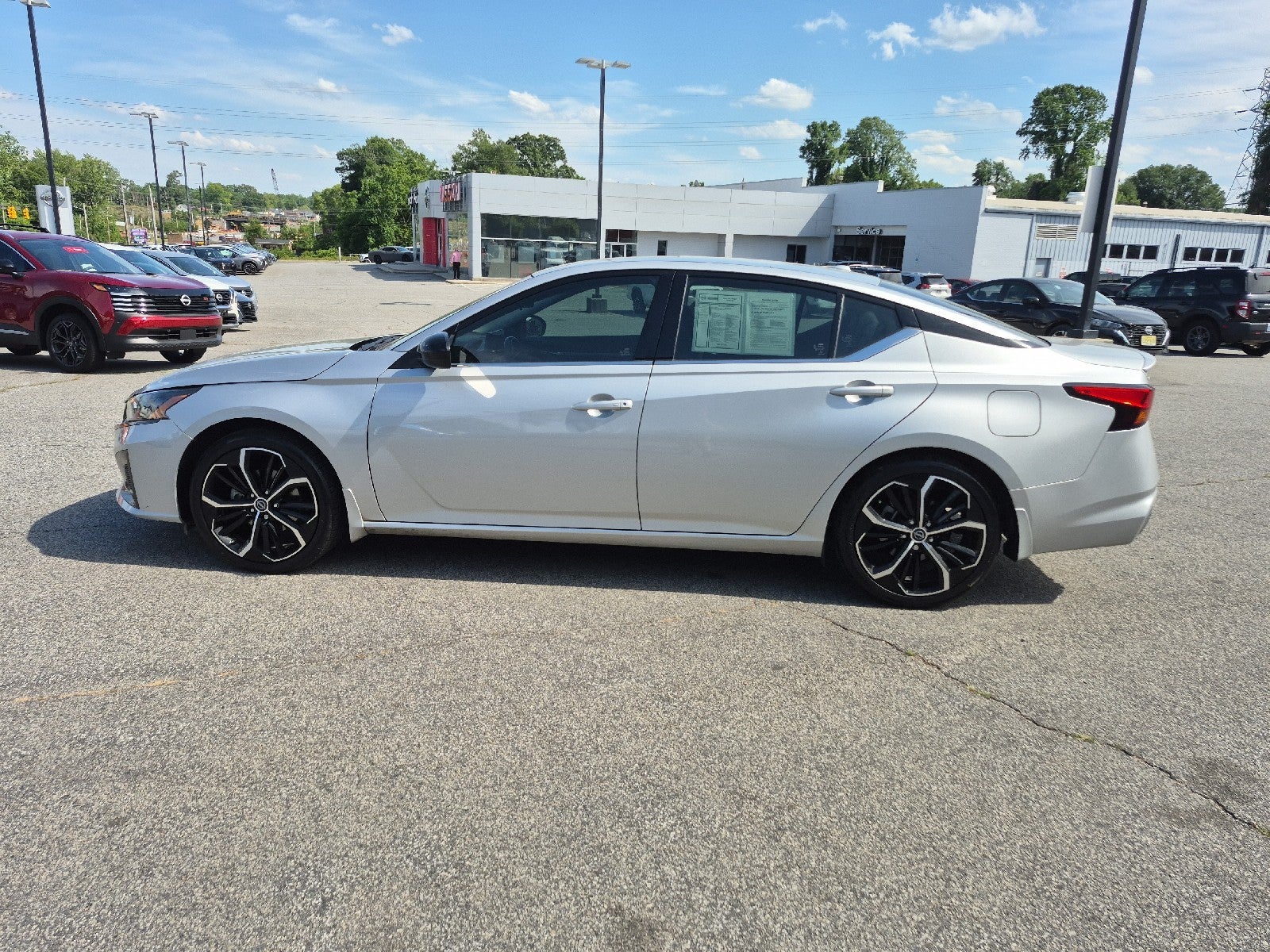 2023 Nissan Altima SR