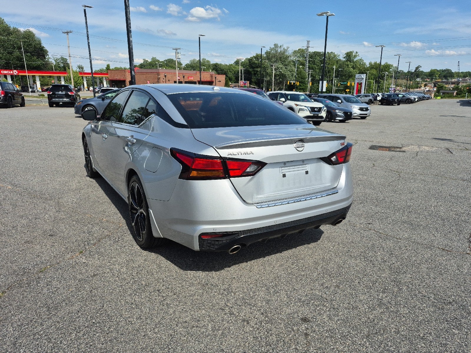 2023 Nissan Altima SR