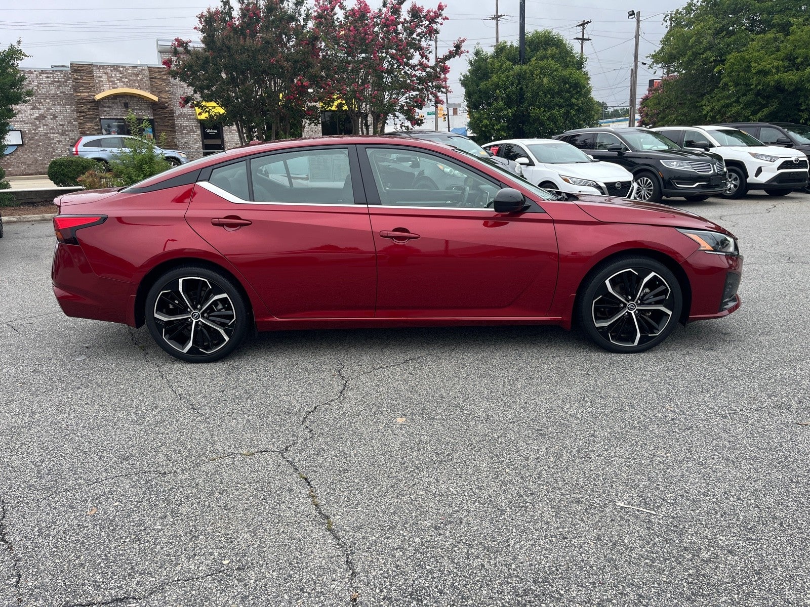 2023 Nissan Altima SR