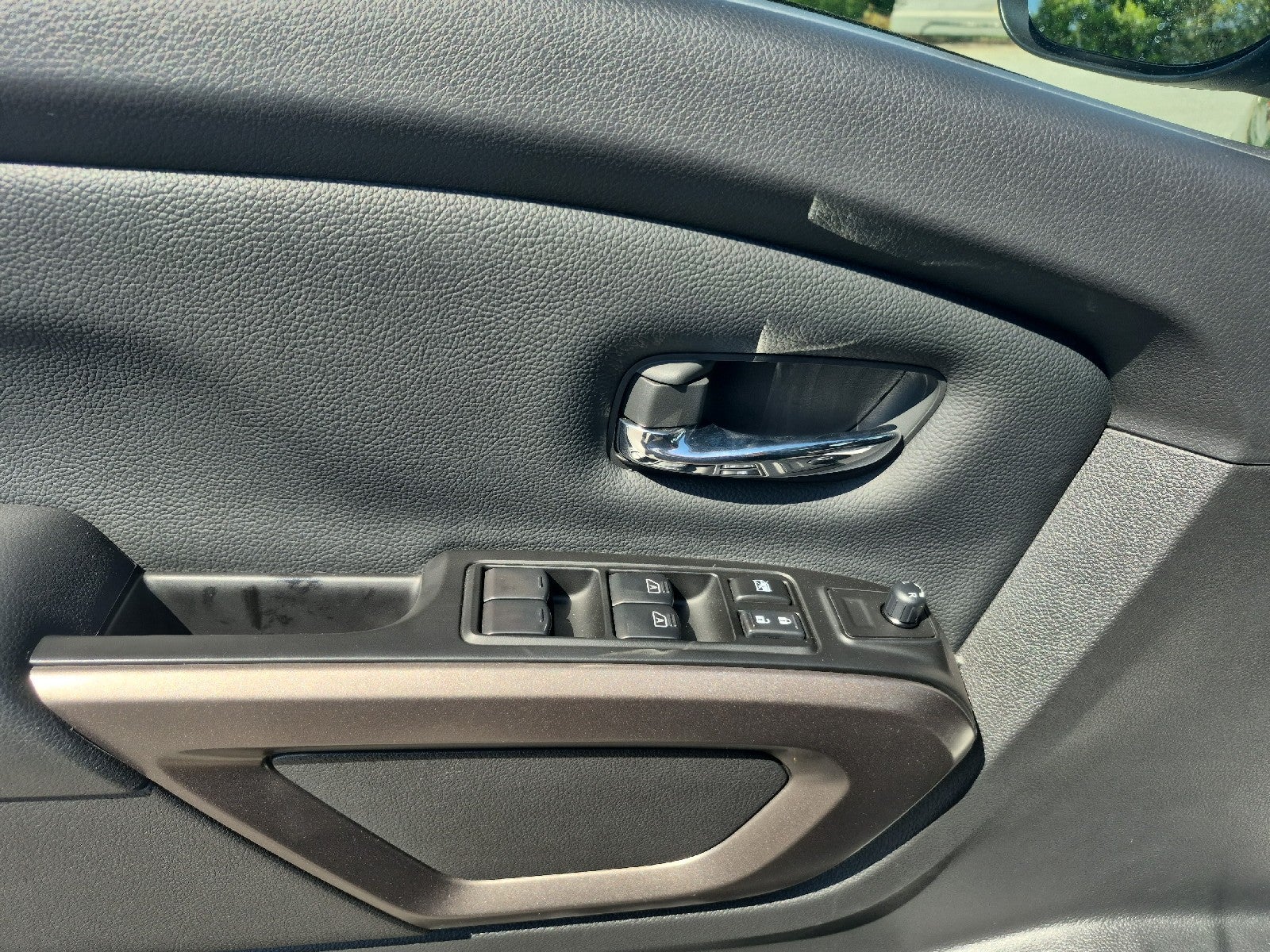 2024 Nissan Titan Crew Cab SV