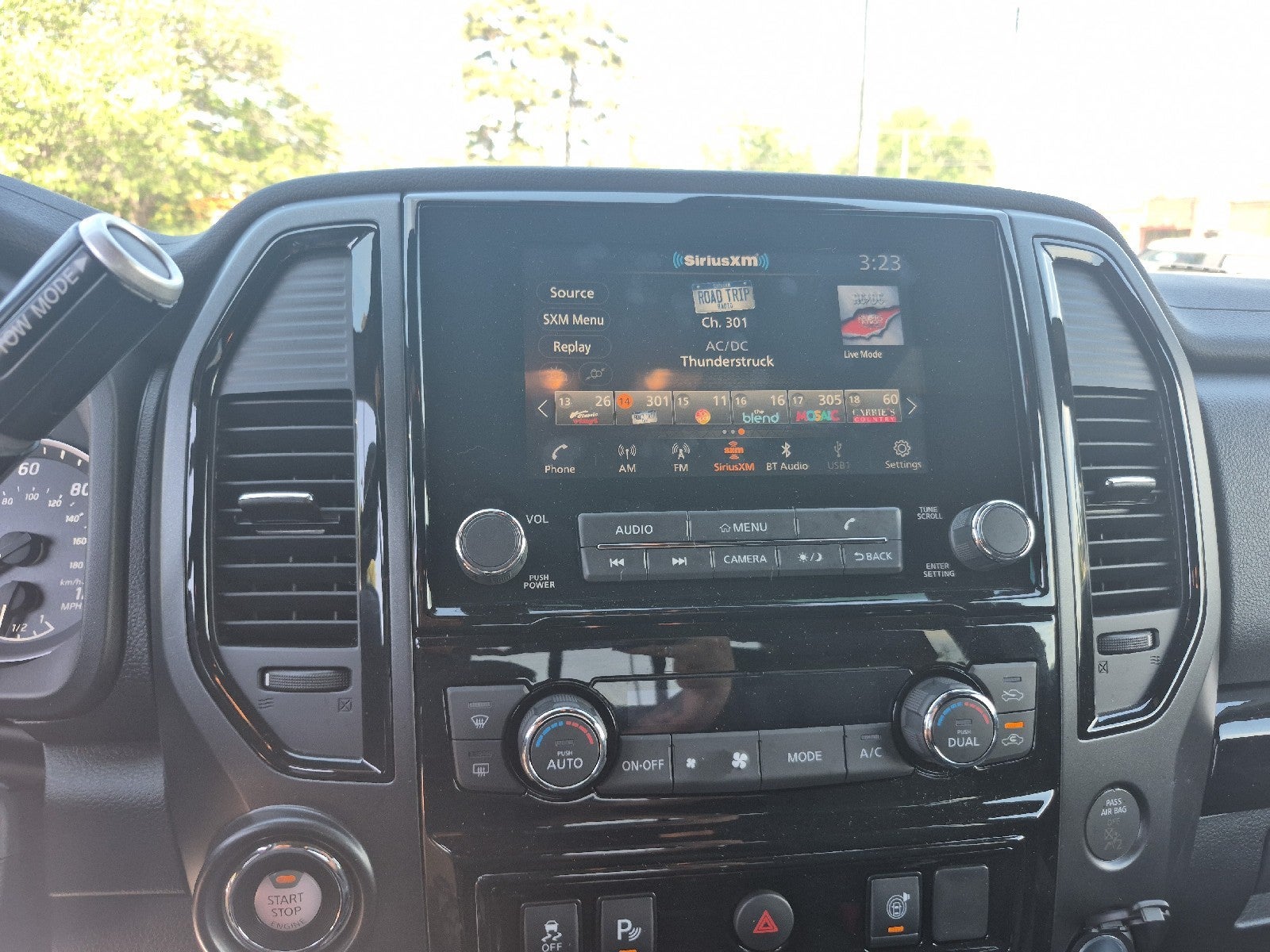 2024 Nissan Titan Crew Cab SV