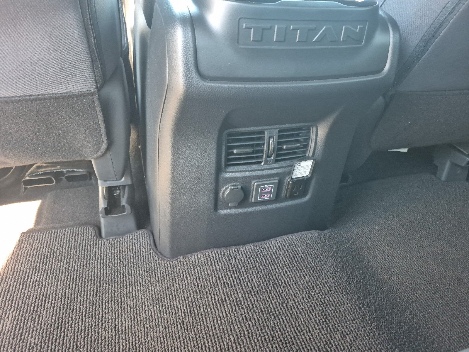 2024 Nissan Titan Crew Cab SV