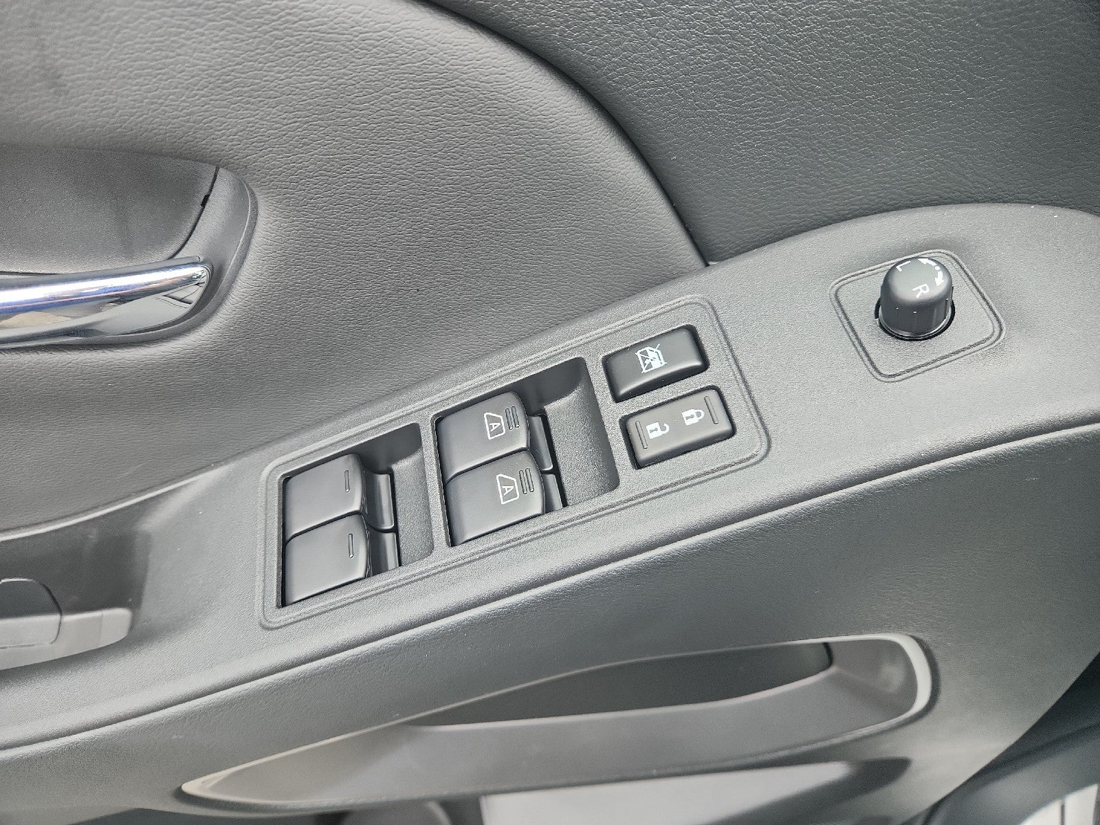 2027 Nissan Frontier Crew Cab SV