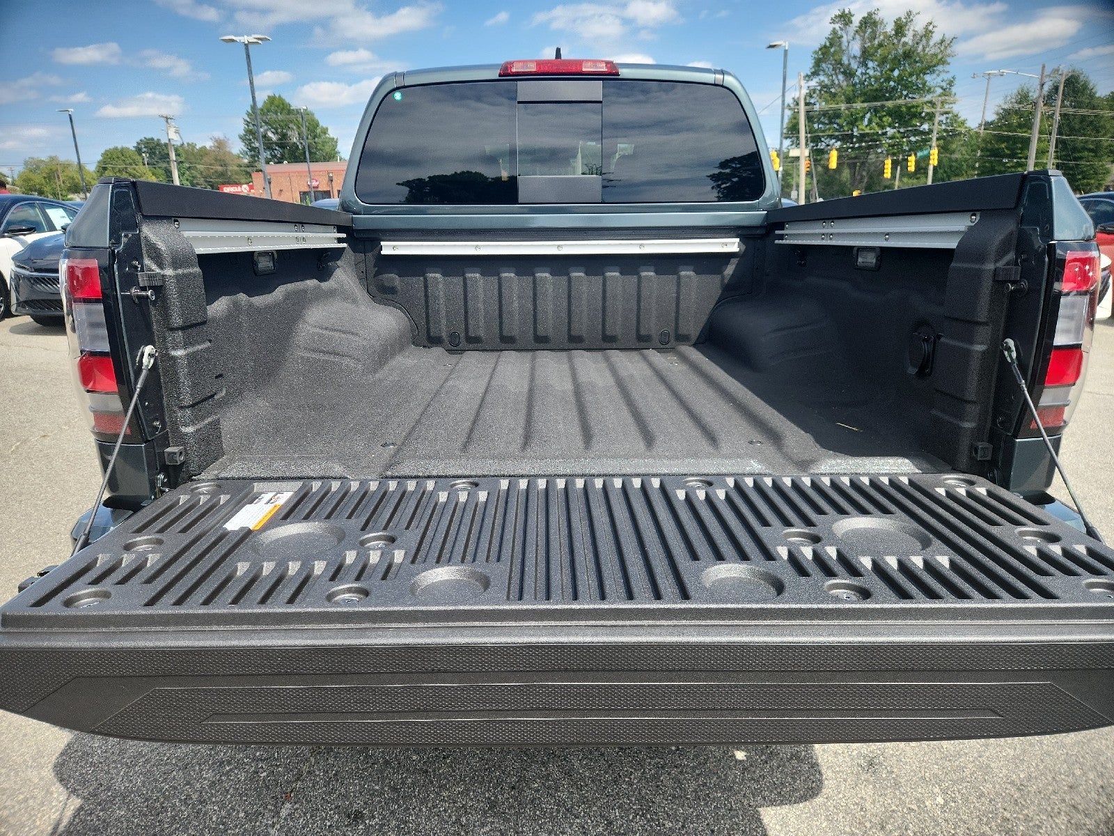 2027 Nissan Frontier Crew Cab SV