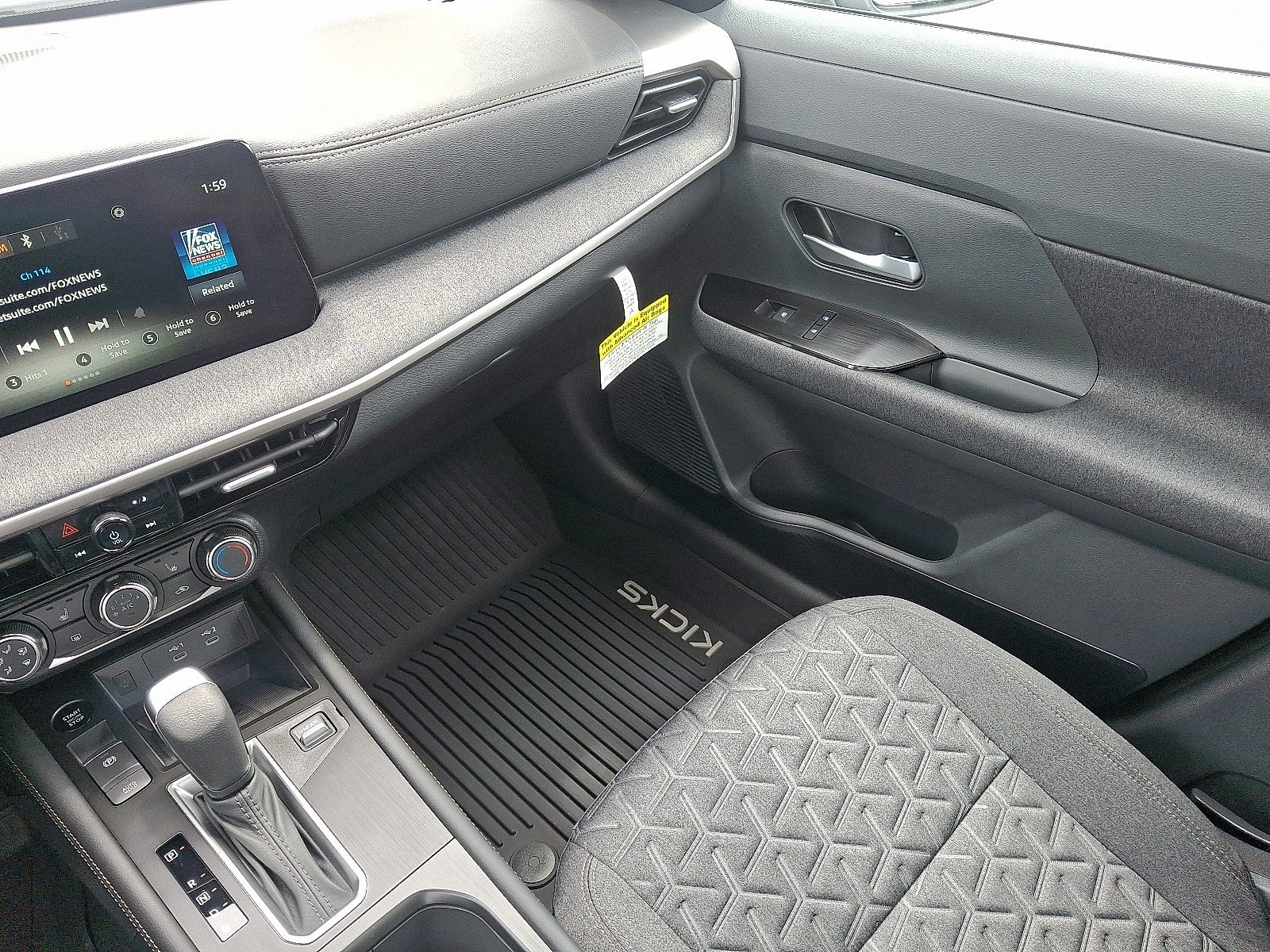 2025 Nissan Kicks SV