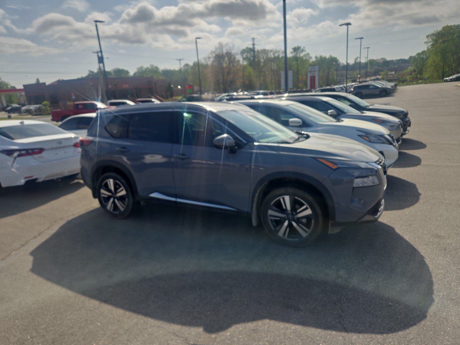 2023 Nissan Rogue SL