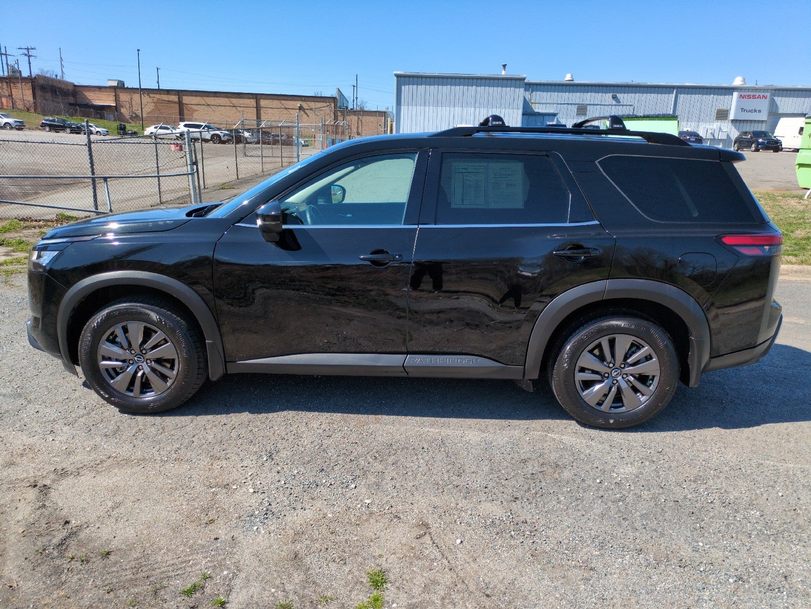 2022 Nissan Pathfinder SV