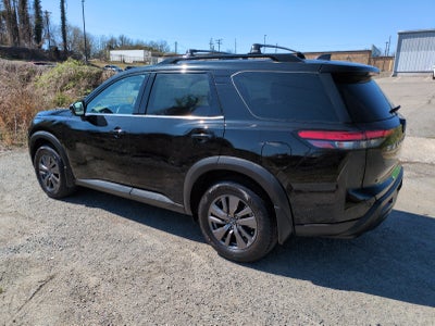 2022 Nissan Pathfinder SV