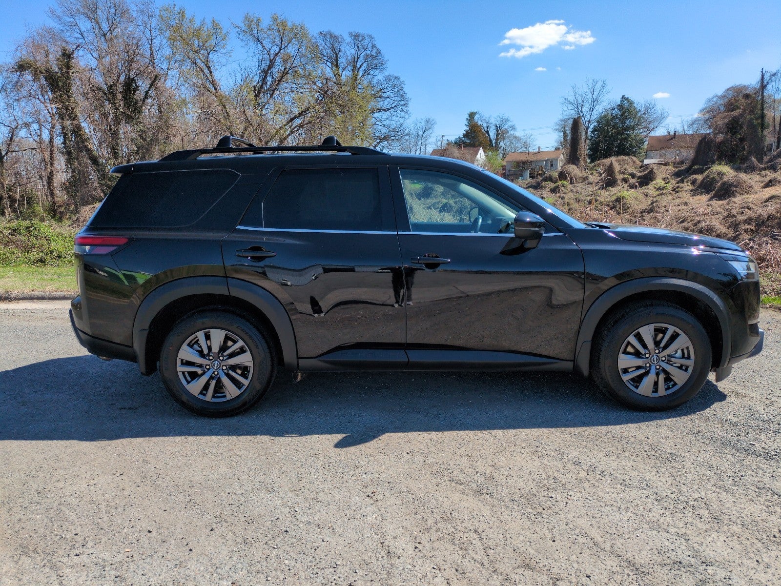 2022 Nissan Pathfinder SV