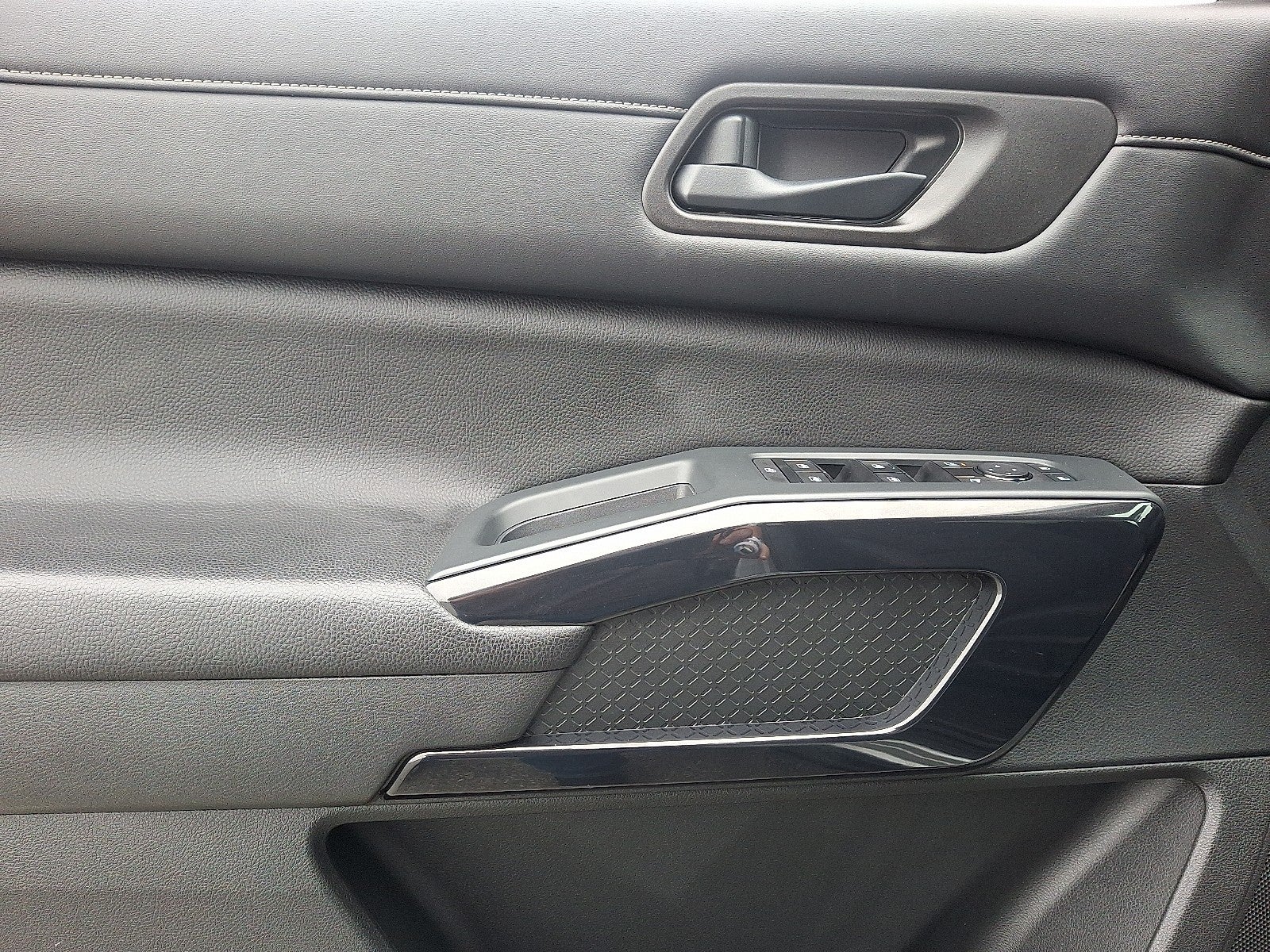 2023 Nissan Pathfinder SV