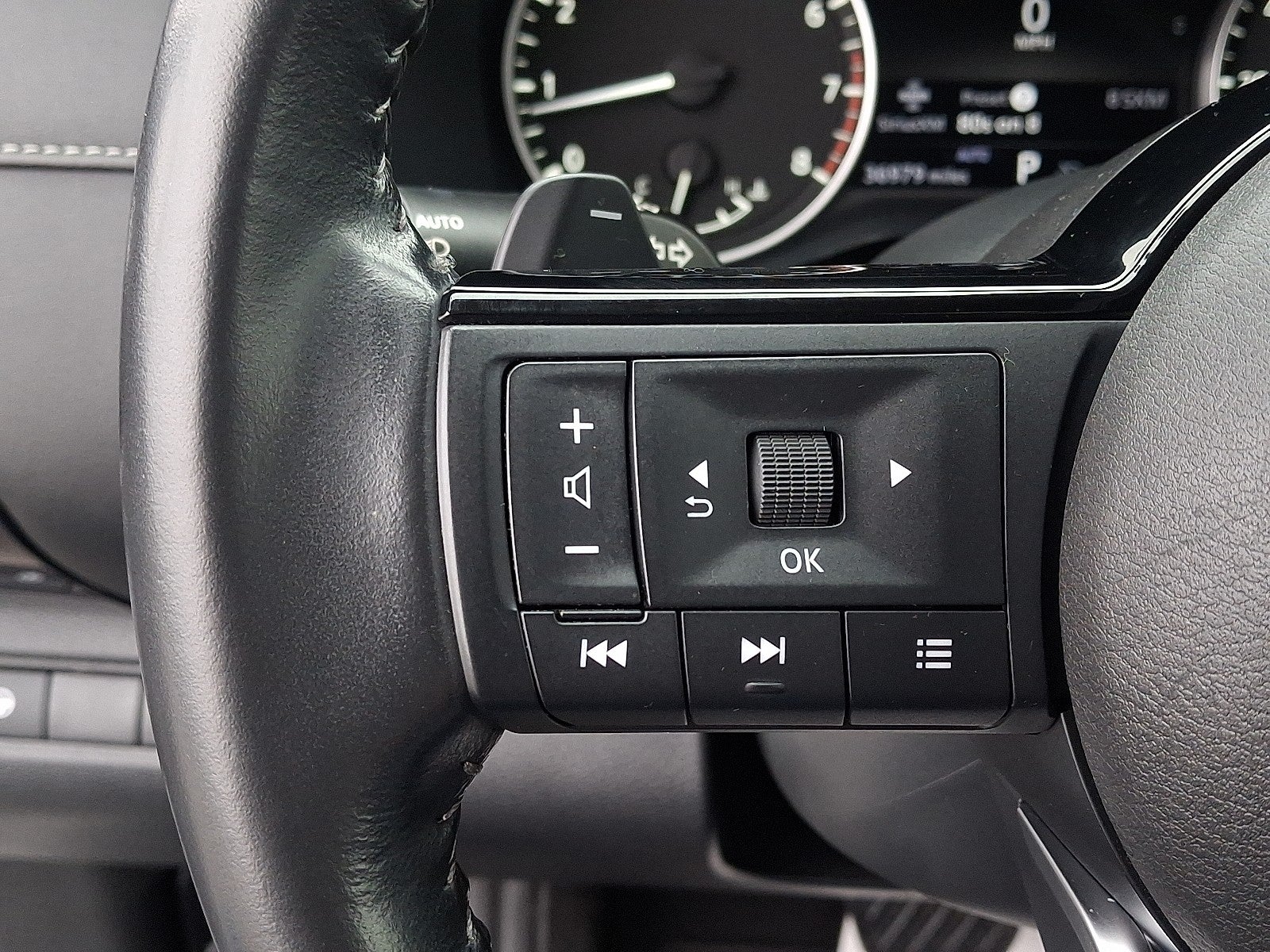 2023 Nissan Pathfinder SV