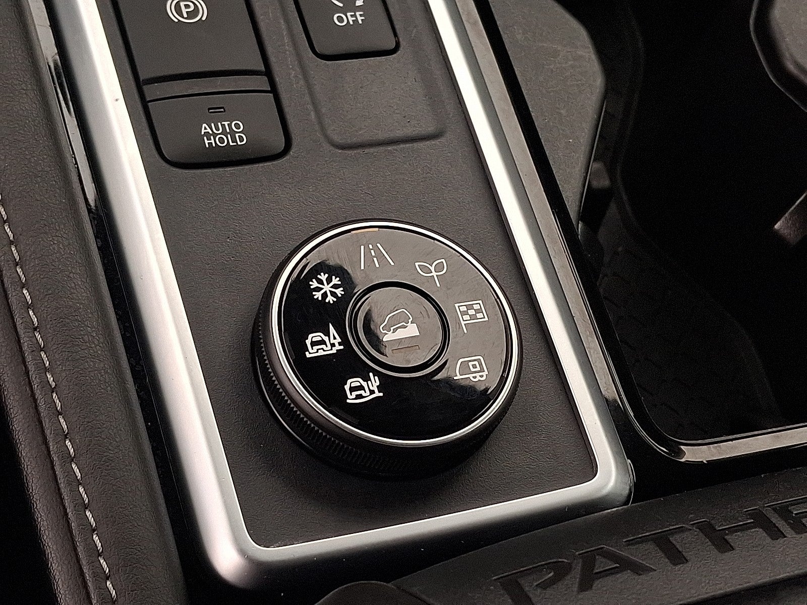 2023 Nissan Pathfinder SV