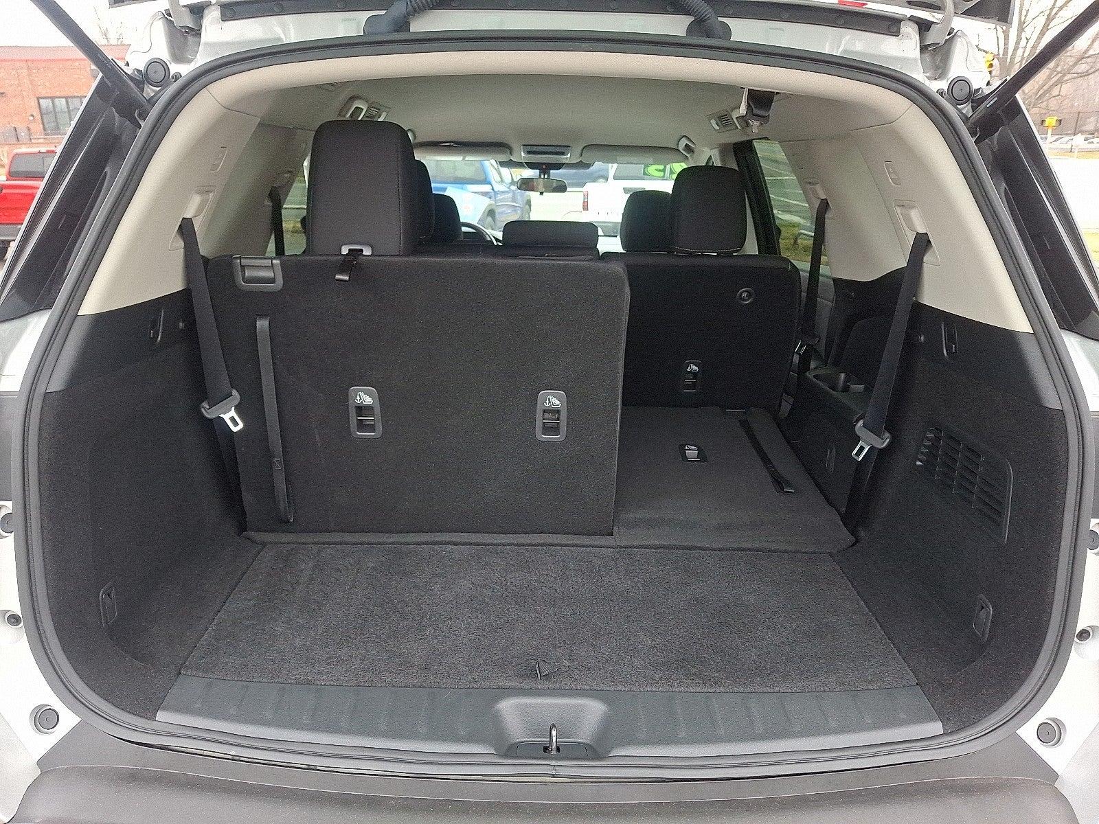 2023 Nissan Pathfinder SV