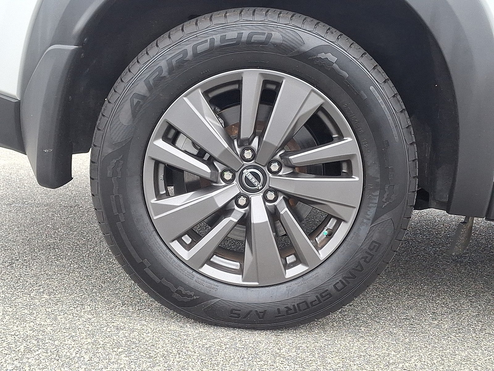 2023 Nissan Pathfinder SV