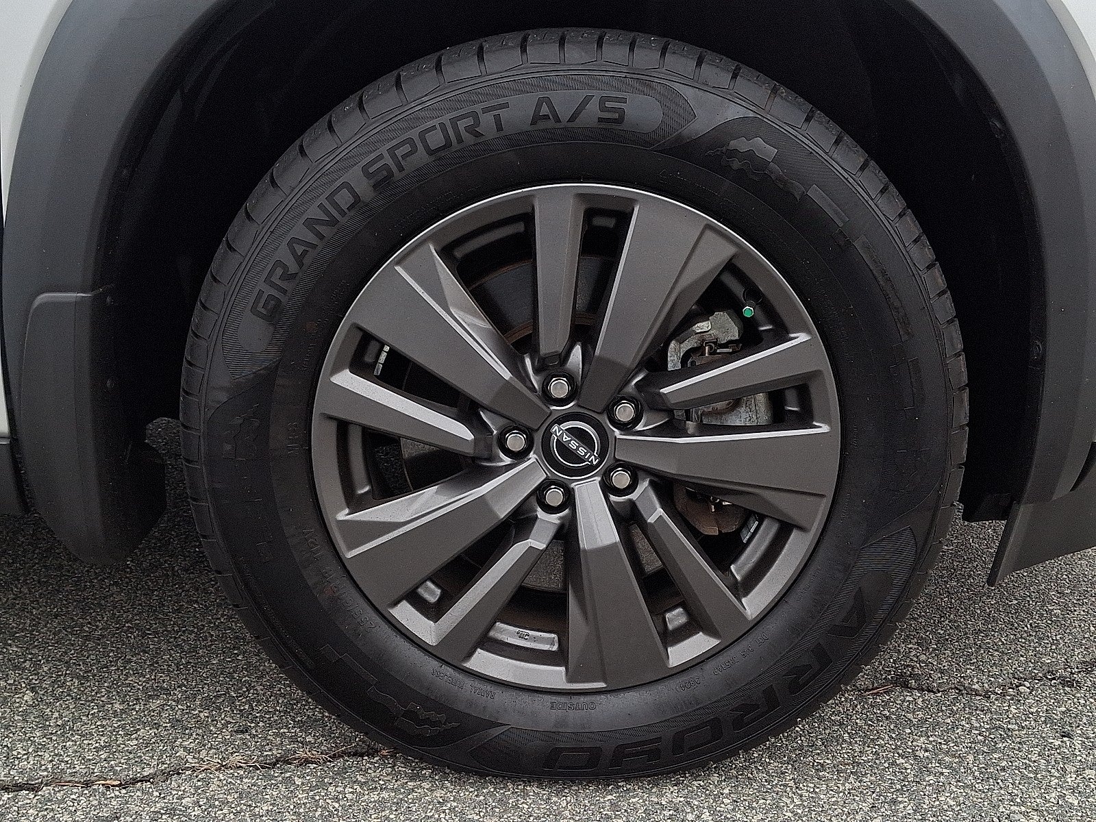 2023 Nissan Pathfinder SV