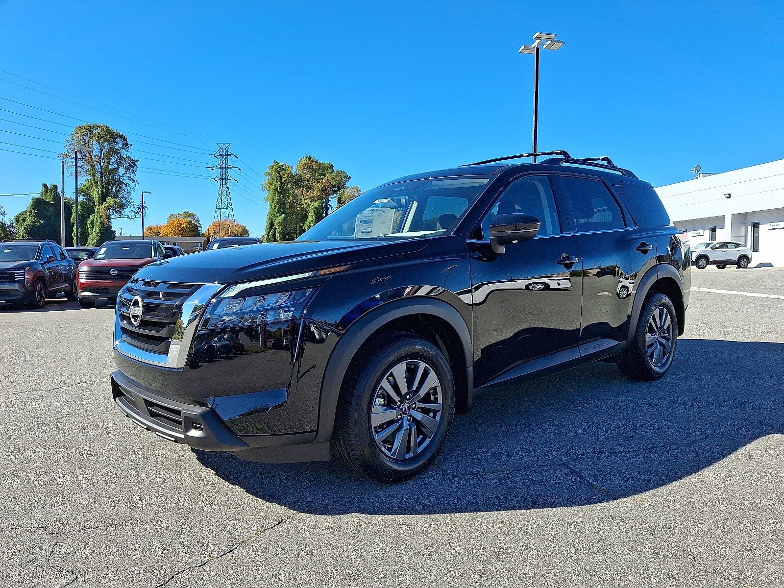 2025 Nissan Pathfinder SV