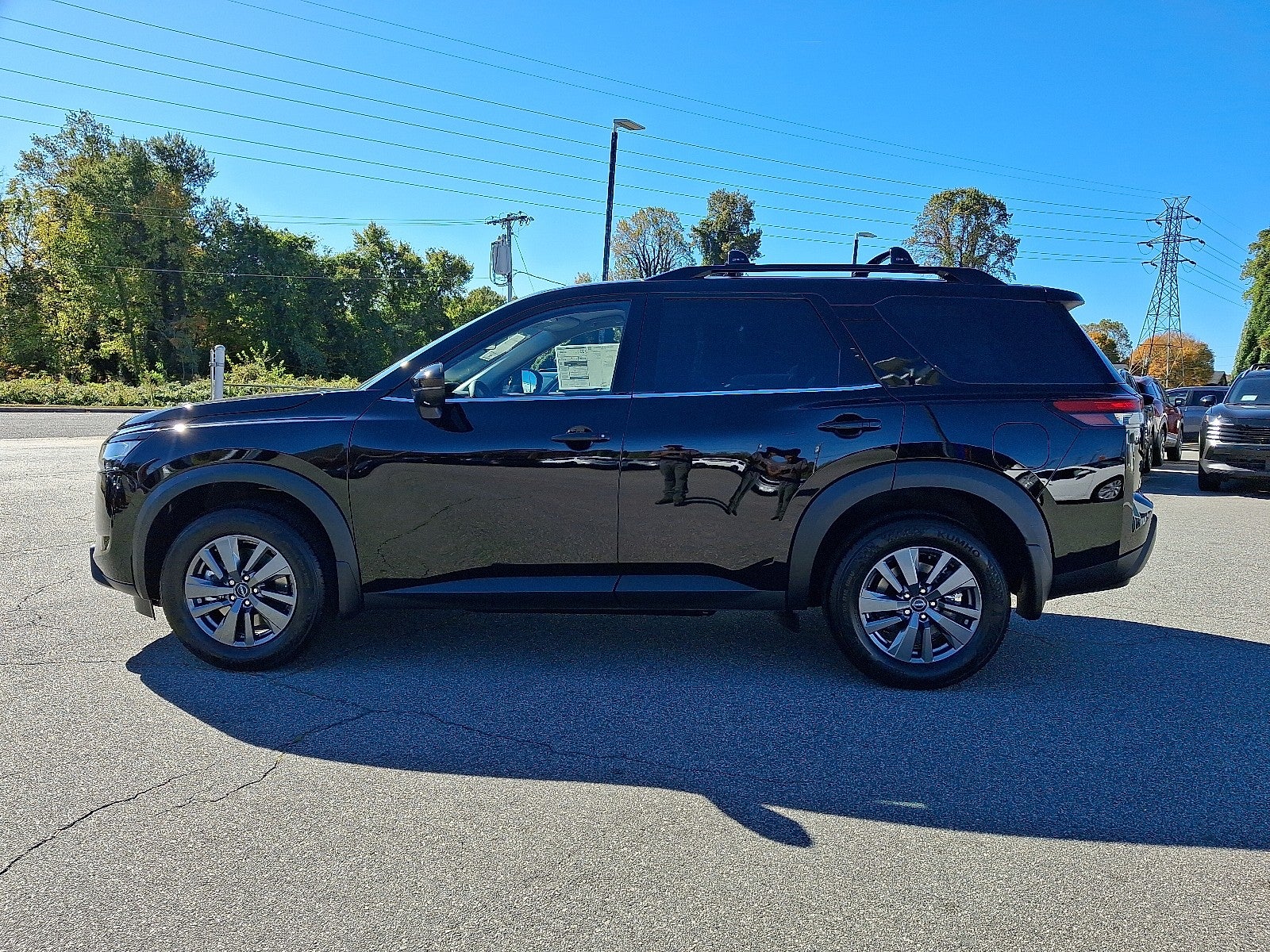 2025 Nissan Pathfinder SV