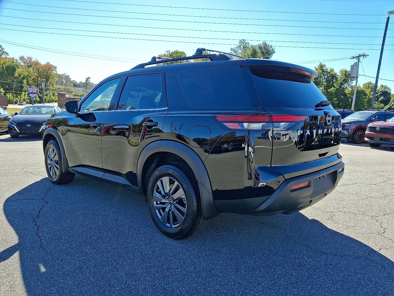 2025 Nissan Pathfinder SV