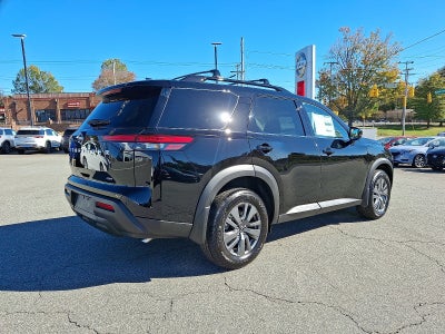 2025 Nissan Pathfinder SV