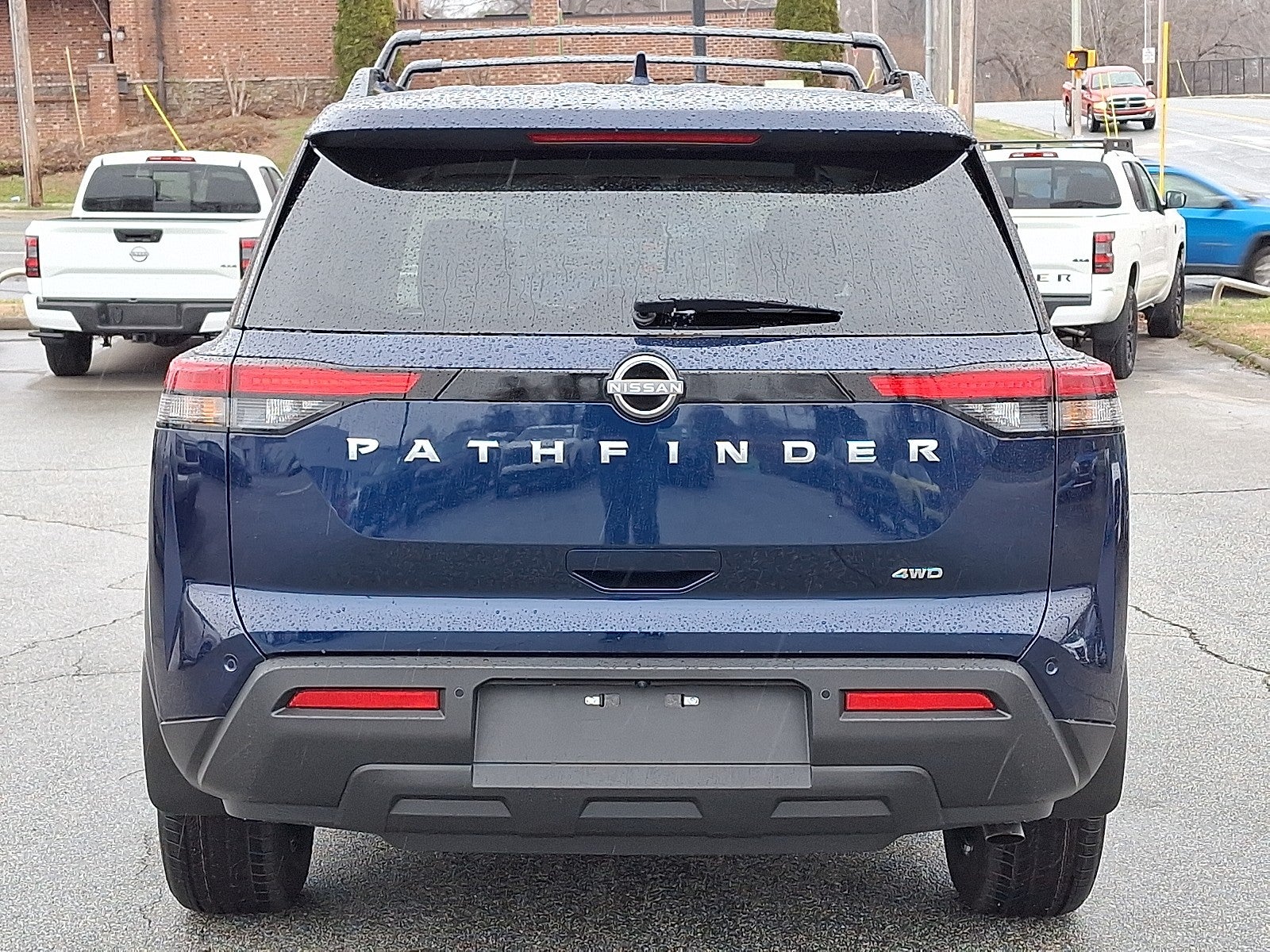 2025 Nissan Pathfinder SV