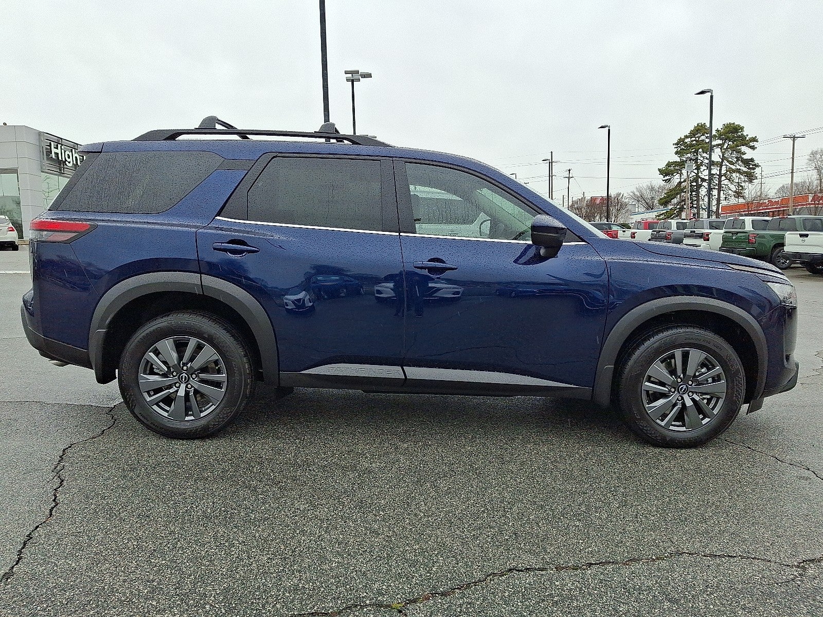 2025 Nissan Pathfinder SV