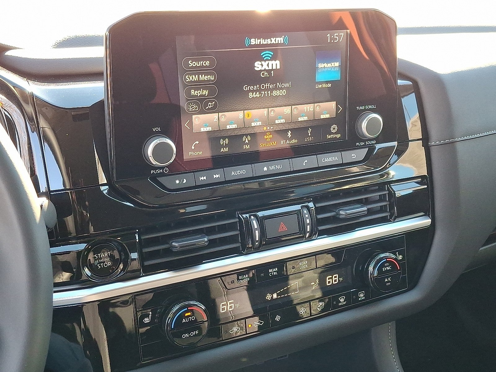 2025 Nissan Pathfinder SV