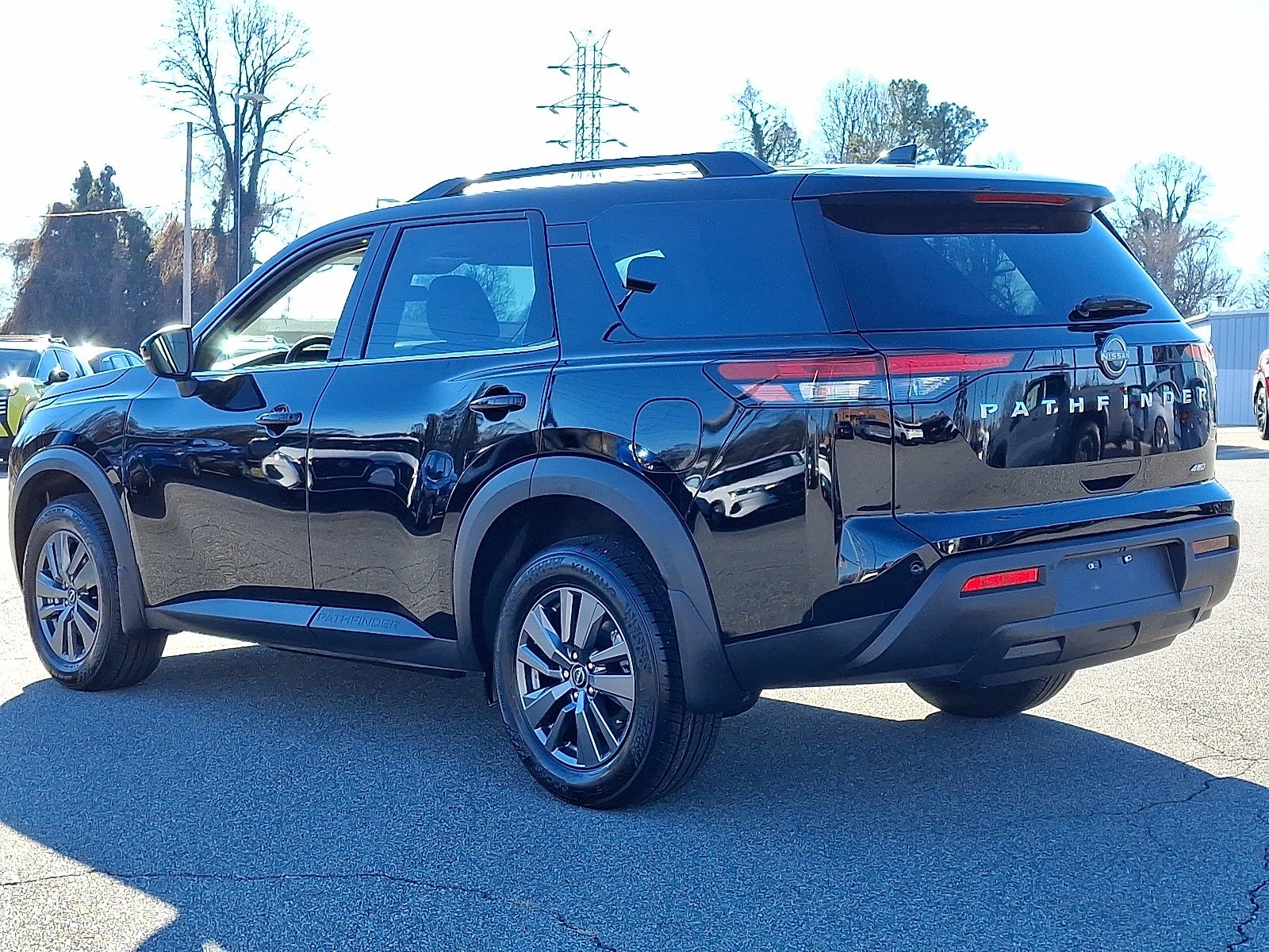 2025 Nissan Pathfinder SV