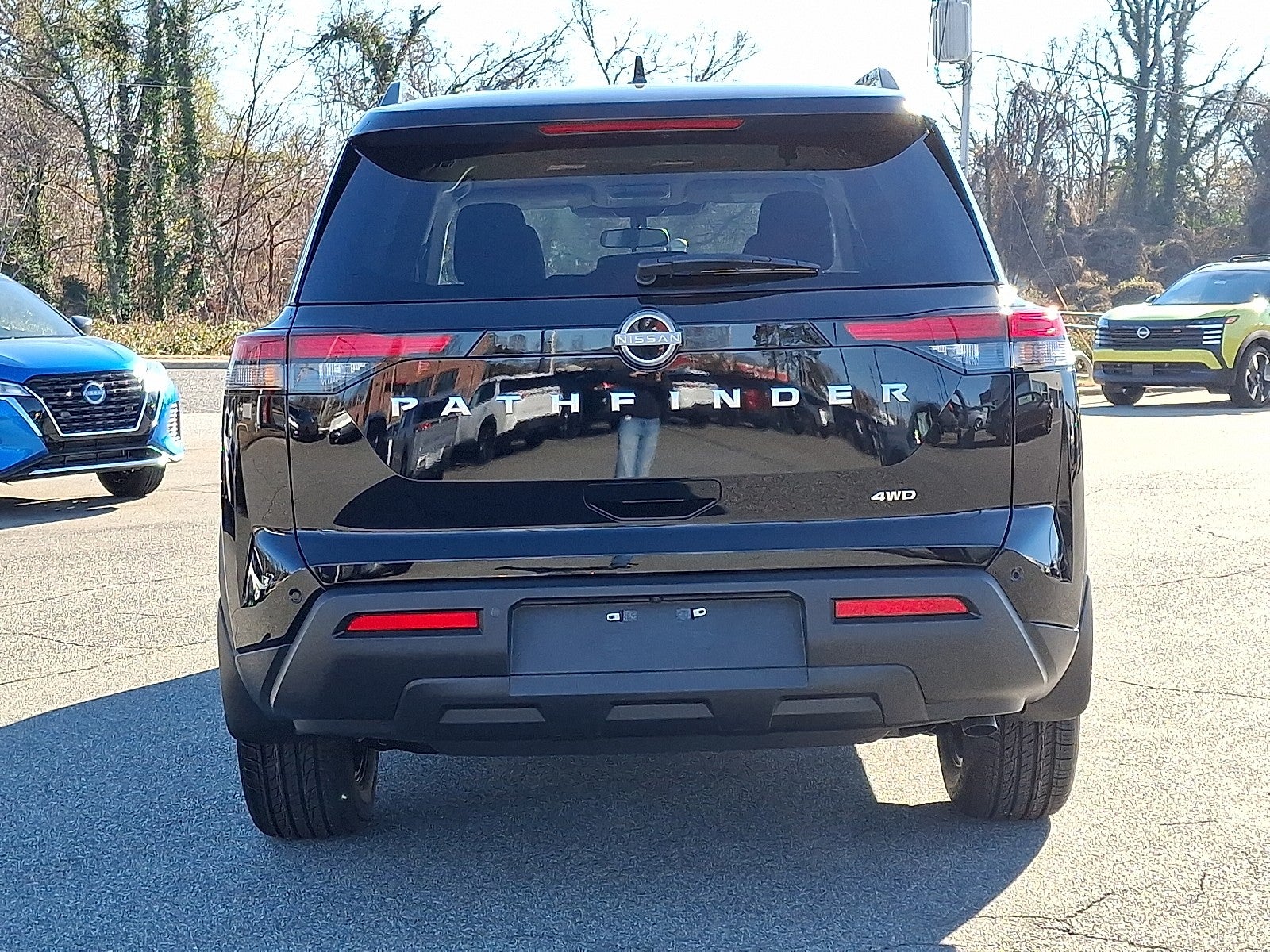 2025 Nissan Pathfinder SV