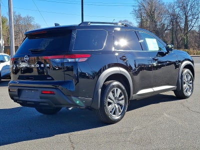 2025 Nissan Pathfinder SV