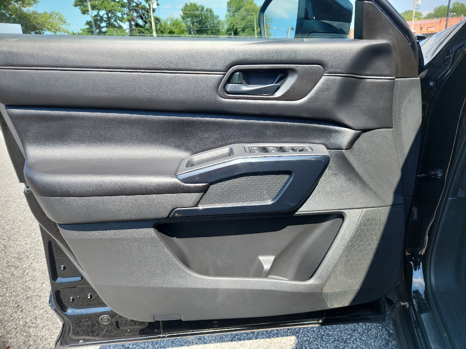 2023 Nissan Pathfinder SV