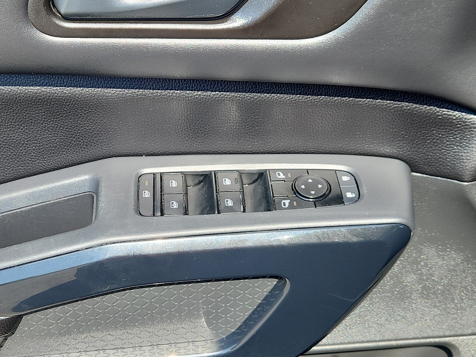 2023 Nissan Pathfinder SV