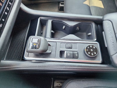 2023 Nissan Pathfinder SV