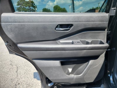 2023 Nissan Pathfinder SV