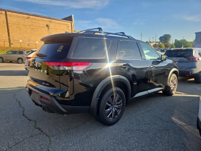 2023 Nissan Pathfinder SV