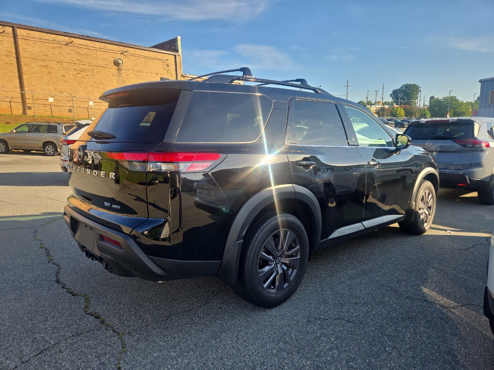 2023 Nissan Pathfinder SV