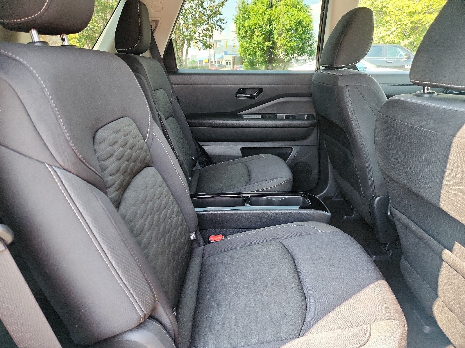 2023 Nissan Pathfinder SV
