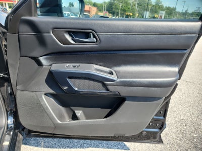2023 Nissan Pathfinder SV