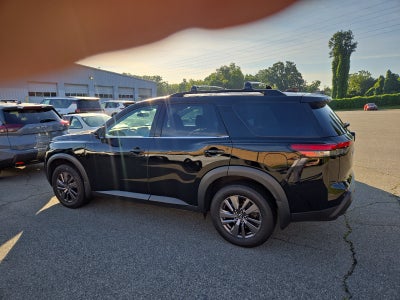 2023 Nissan Pathfinder SV