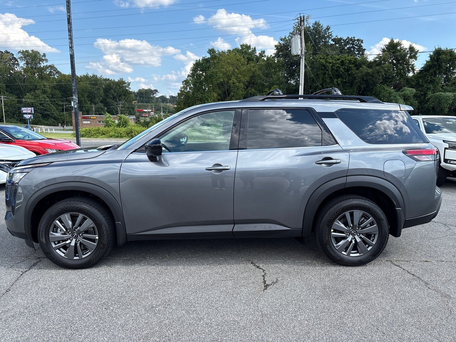 2026 Nissan Pathfinder SV