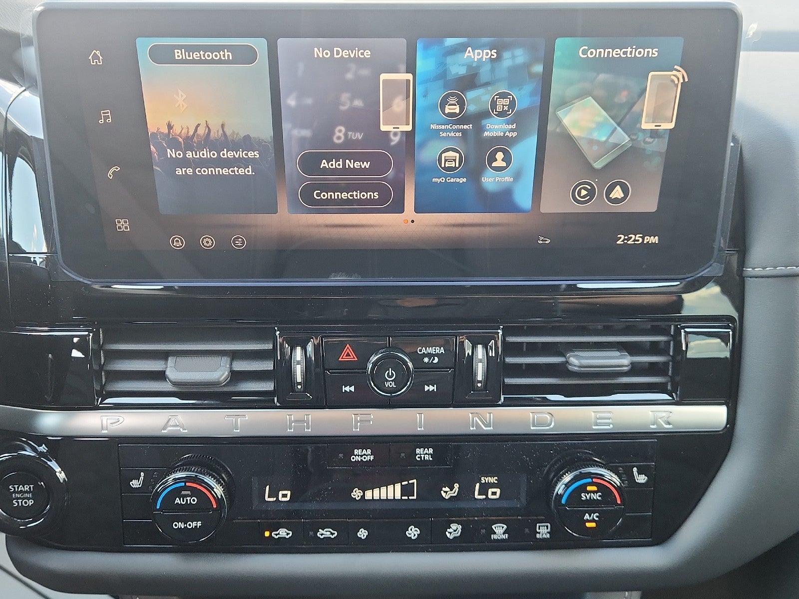2026 Nissan Pathfinder SV