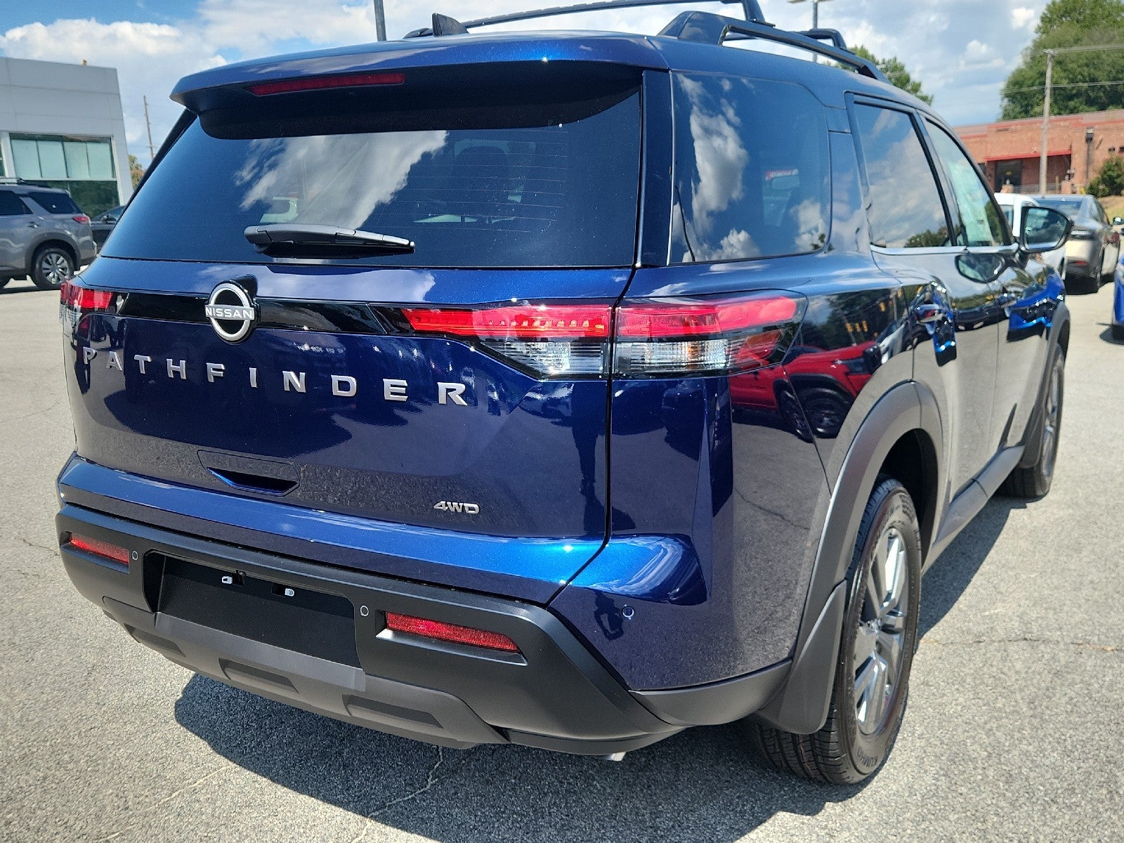 2026 Nissan Pathfinder SV