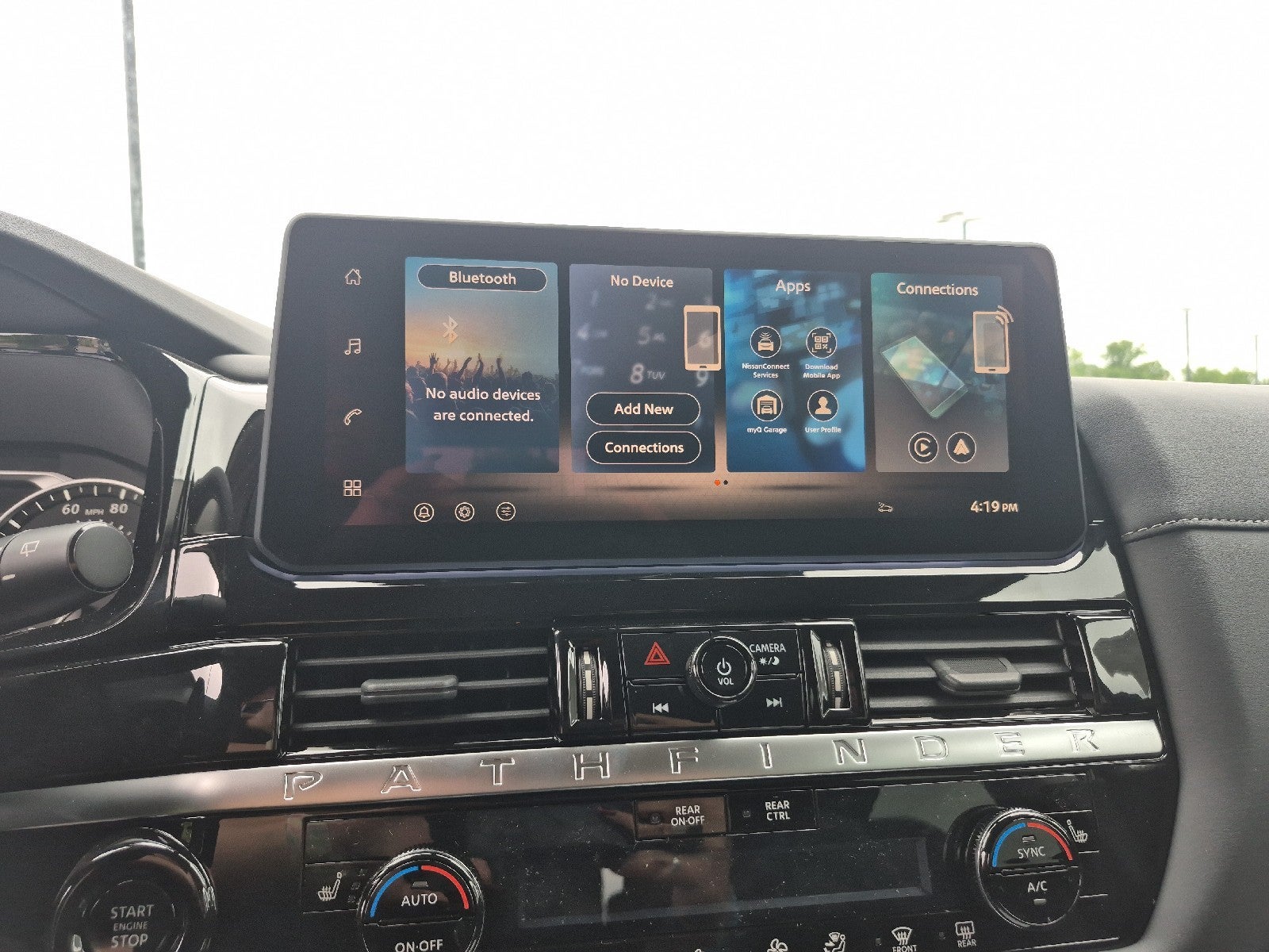 2026 Nissan Pathfinder SV