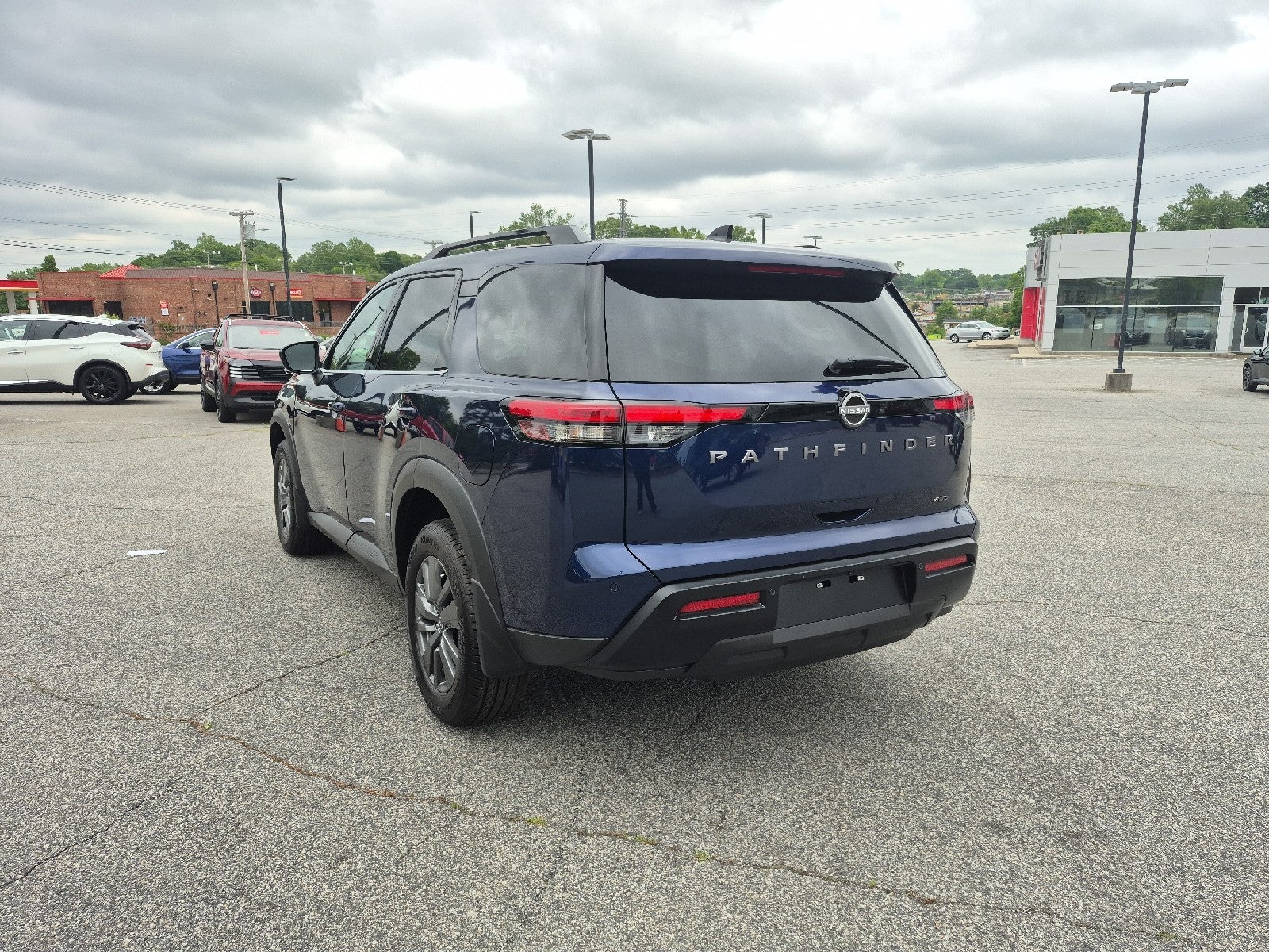 2026 Nissan Pathfinder SV