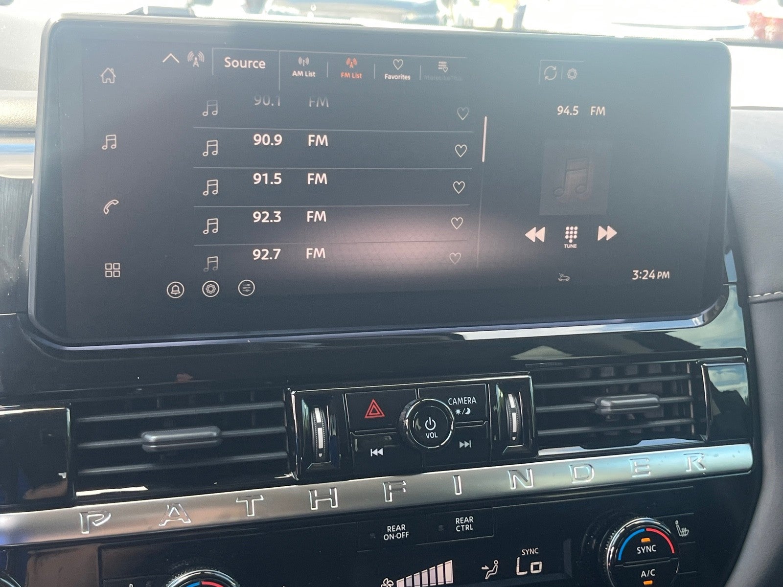 2026 Nissan Pathfinder SV
