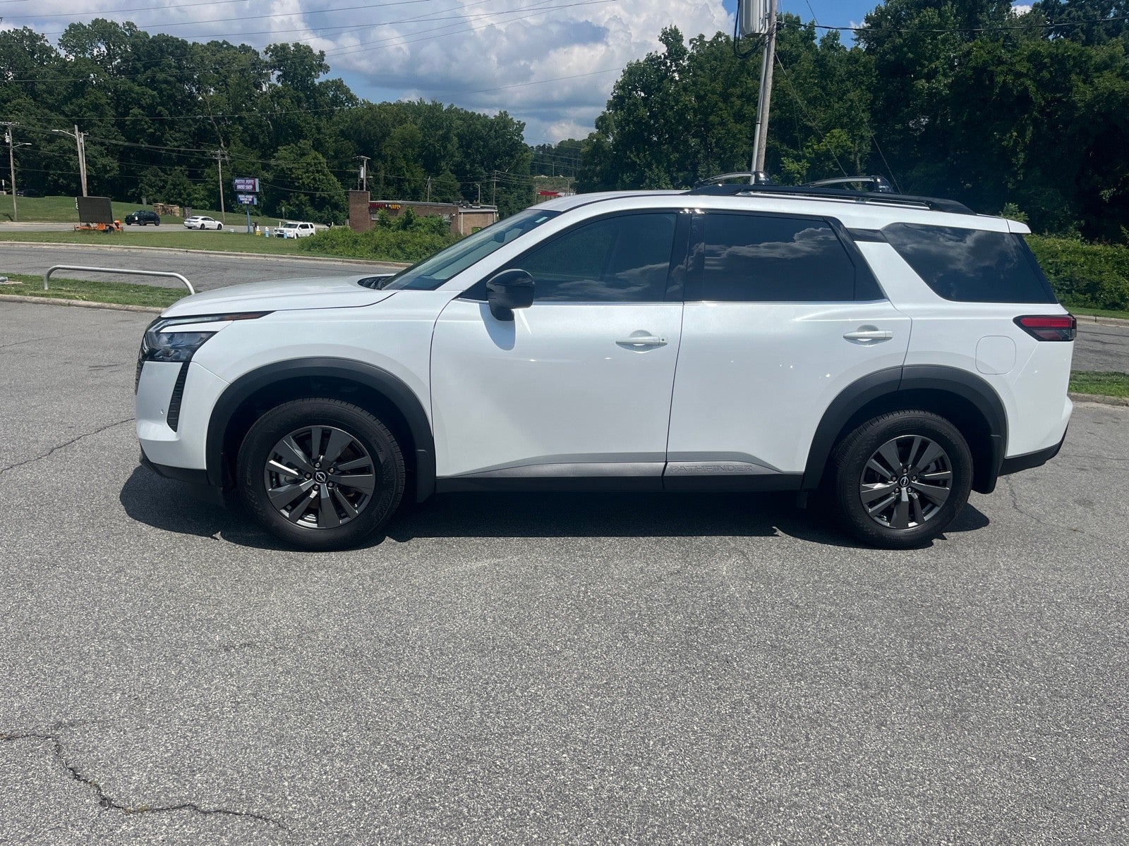 2026 Nissan Pathfinder SV